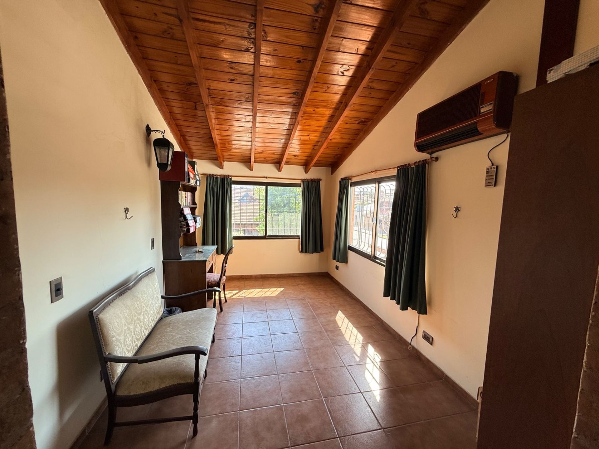 Venta casa 4 ambientes con cochera Martinez
