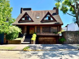 Casa de 5 ambientes en San Isidro con pileta