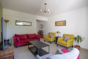 Triplex penthouse for sale, 4 rooms, play area, patio, parking.