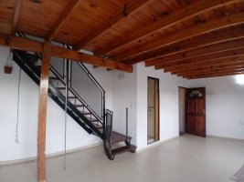 Alquila ph 3 amb. balcón alfrente sin expensas