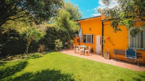 Venta Casa En Punta Chica, Victoria Con Jardin