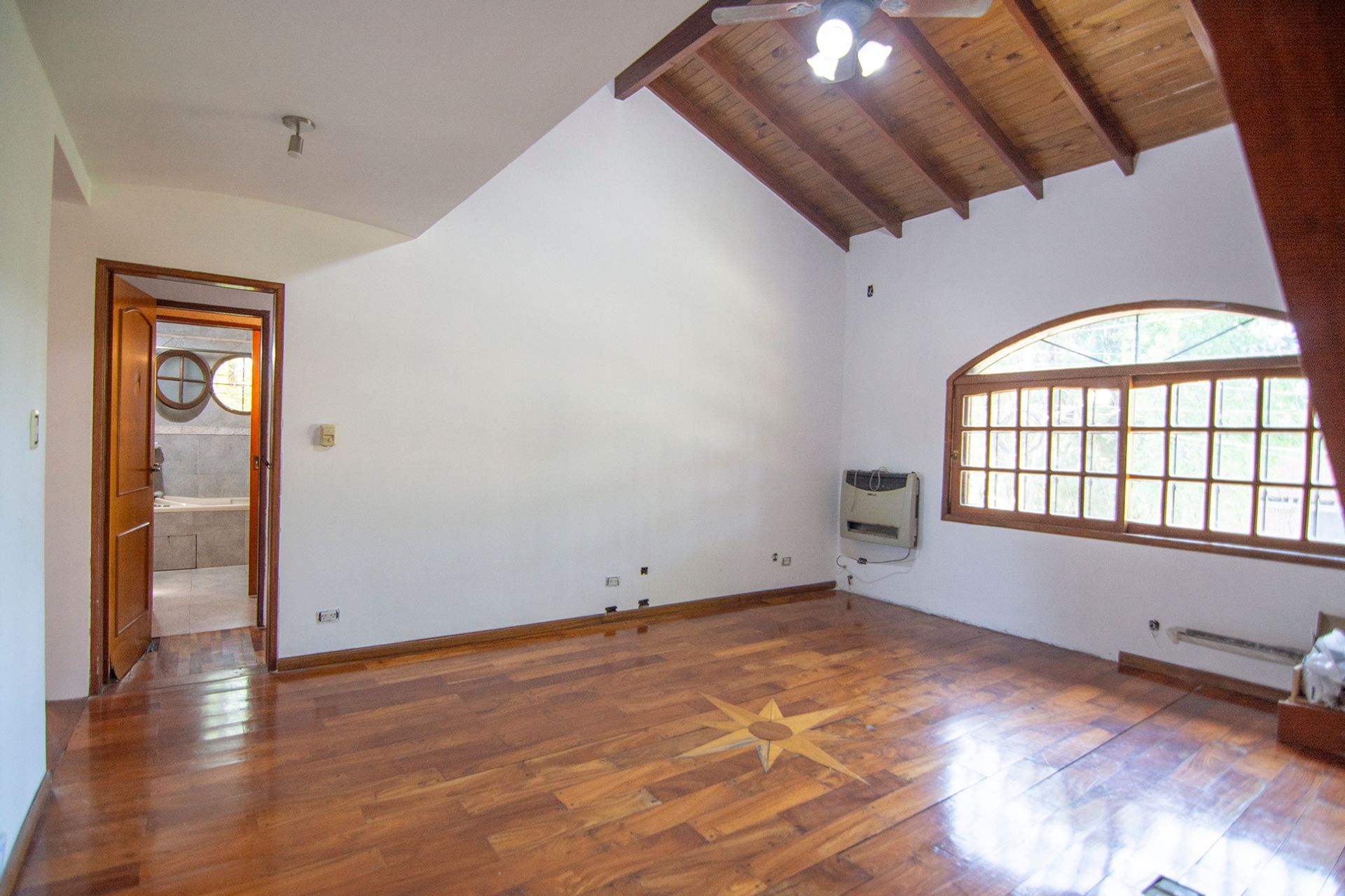 Casa 5 amb c/jardín, cochera, dep. en Don Torcuato
