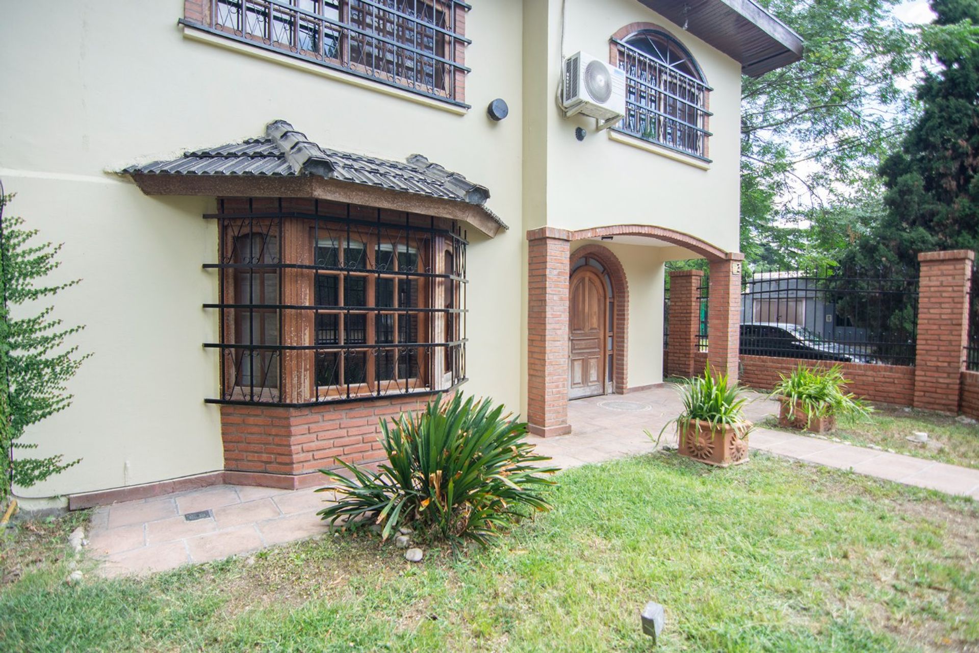 Casa 5 amb c/jardín, cochera, dep. en Don Torcuato