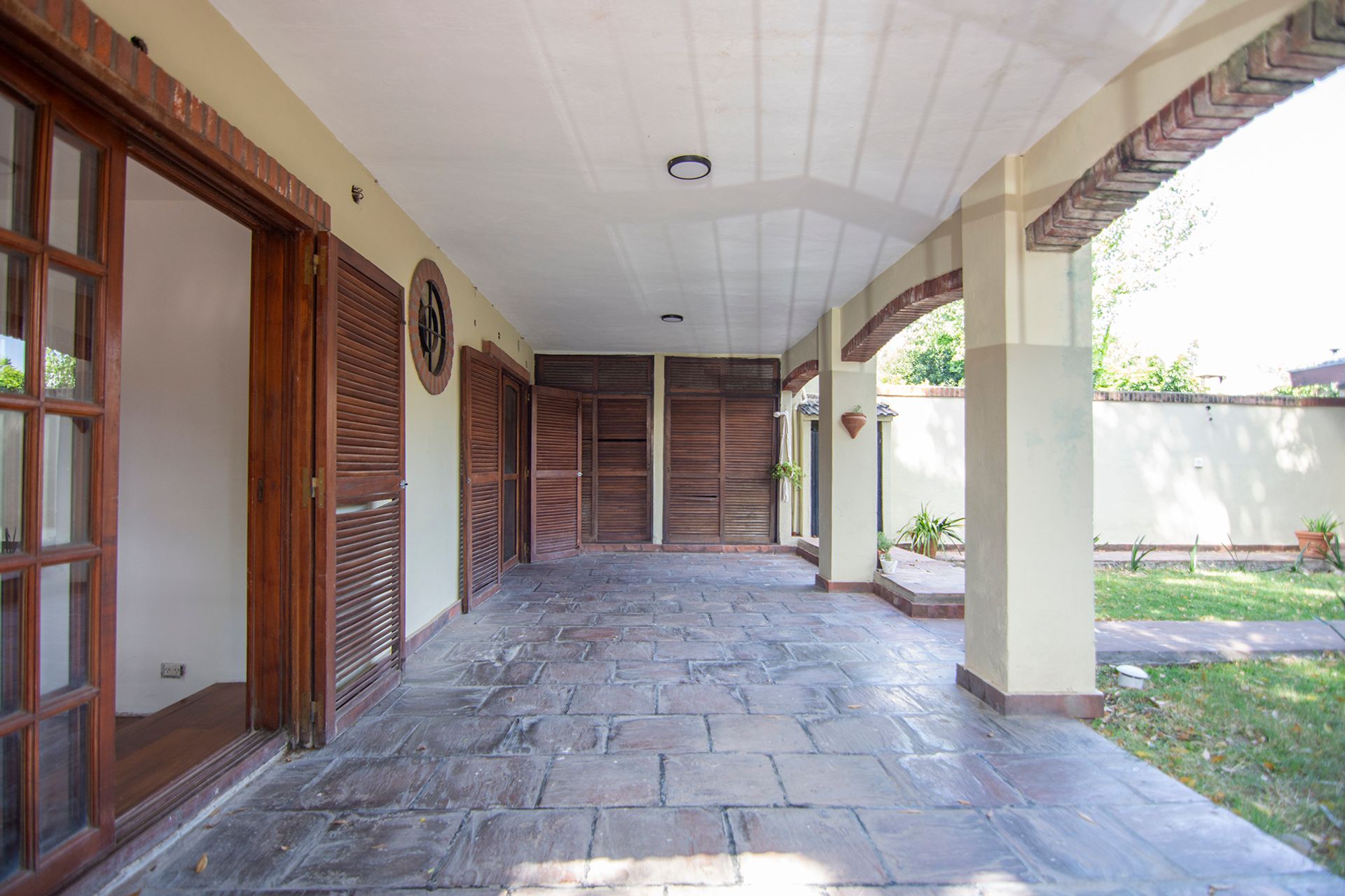 Casa 5 amb c/jardín, cochera, dep. en Don Torcuato