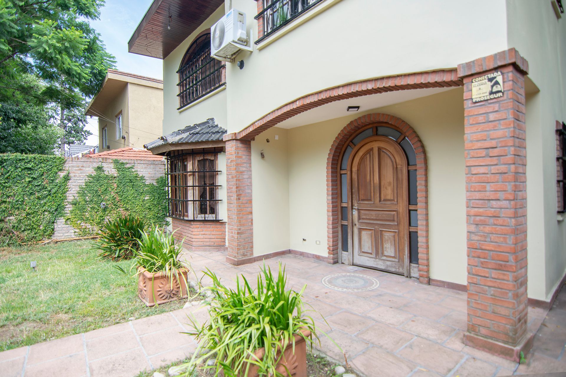 Casa 5 amb c/jardín, cochera, dep. en Don Torcuato