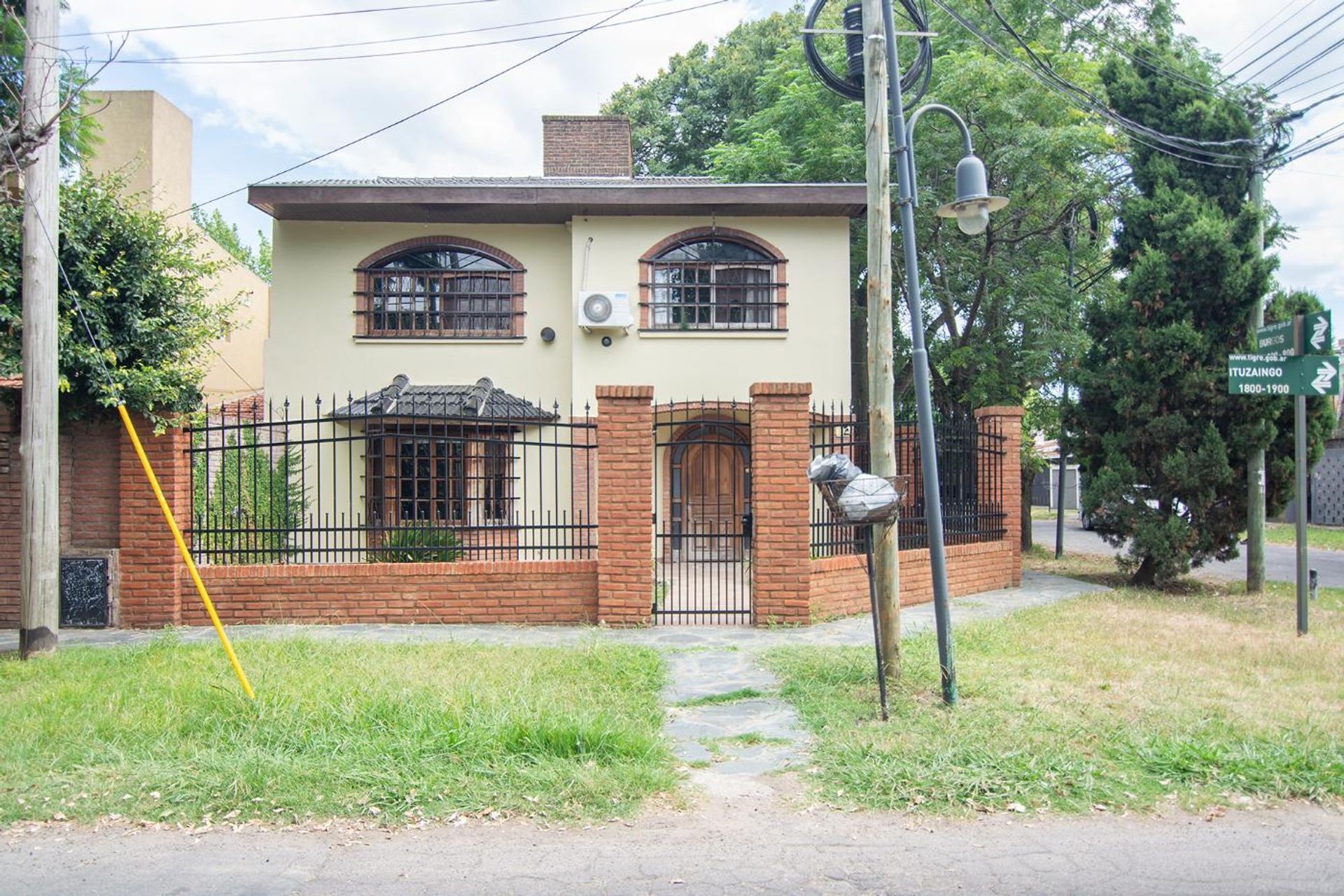 Casa 5 amb c/jardín, cochera, dep. en Don Torcuato
