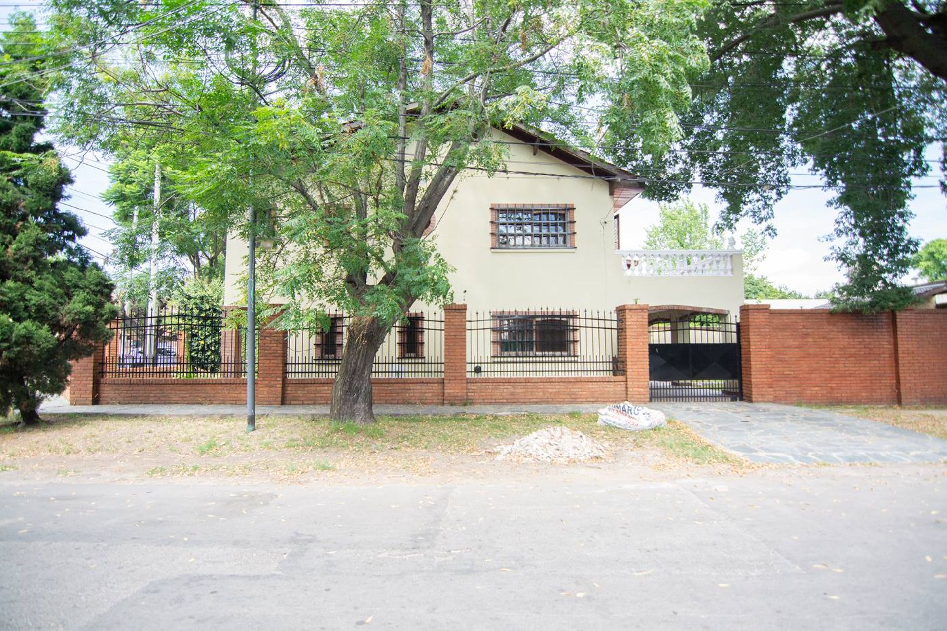 Casa 5 amb c/jardín, cochera, dep. en Don Torcuato