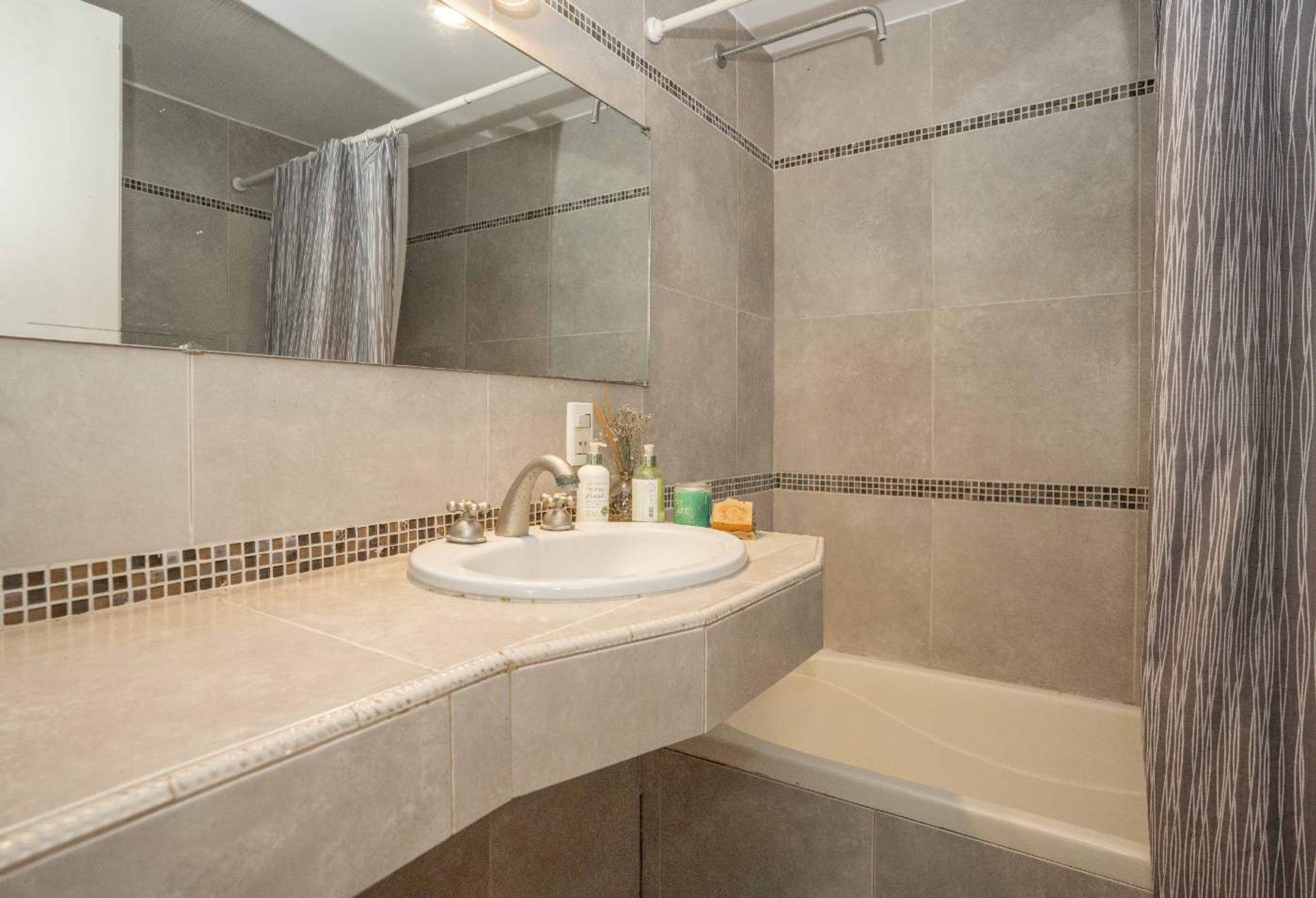 Venta Casa 6 Amb Con Jardin Y Quincho - El Talar