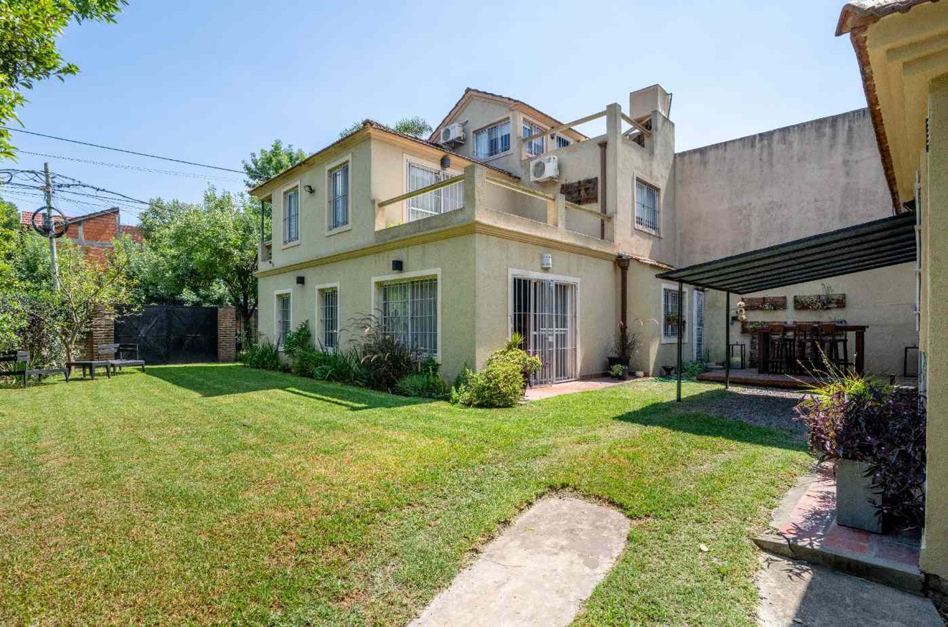 Venta Casa 6 Amb Con Jardin Y Quincho - El Talar