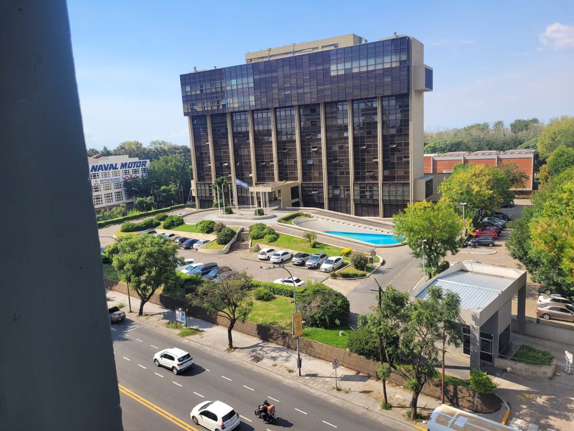 Two-room brand-new rental with garage, balcony, river view