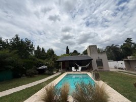 House. Benavidez Center. Quintas Zone, 4 Rooms