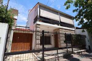 Venta Casa 4 Amb Con Jardin Y Garage - Olivos