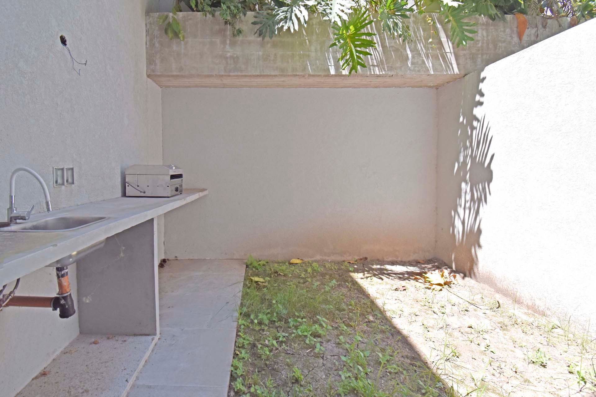Duplex con jardin propio y cochera