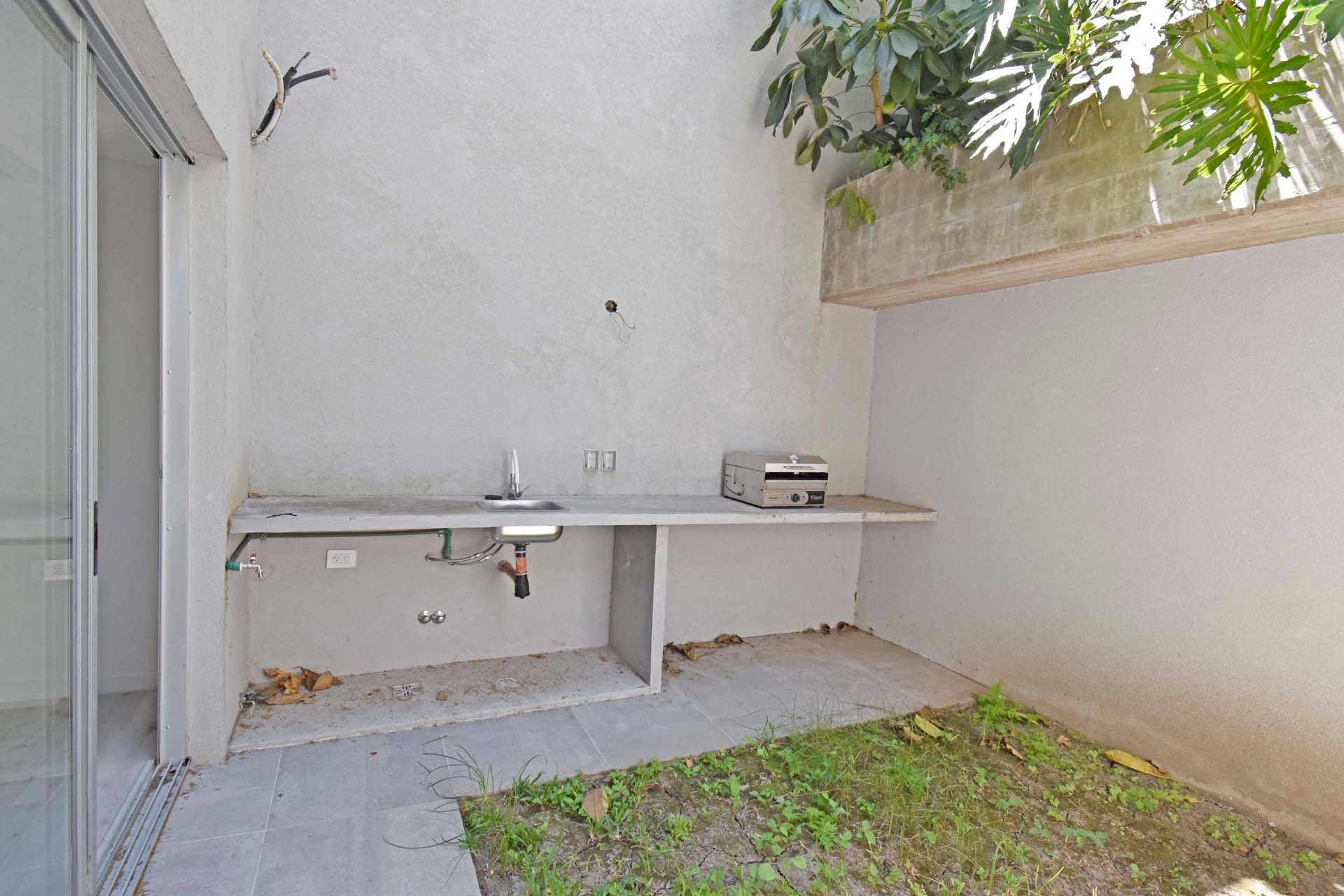 Duplex con jardin propio y cochera