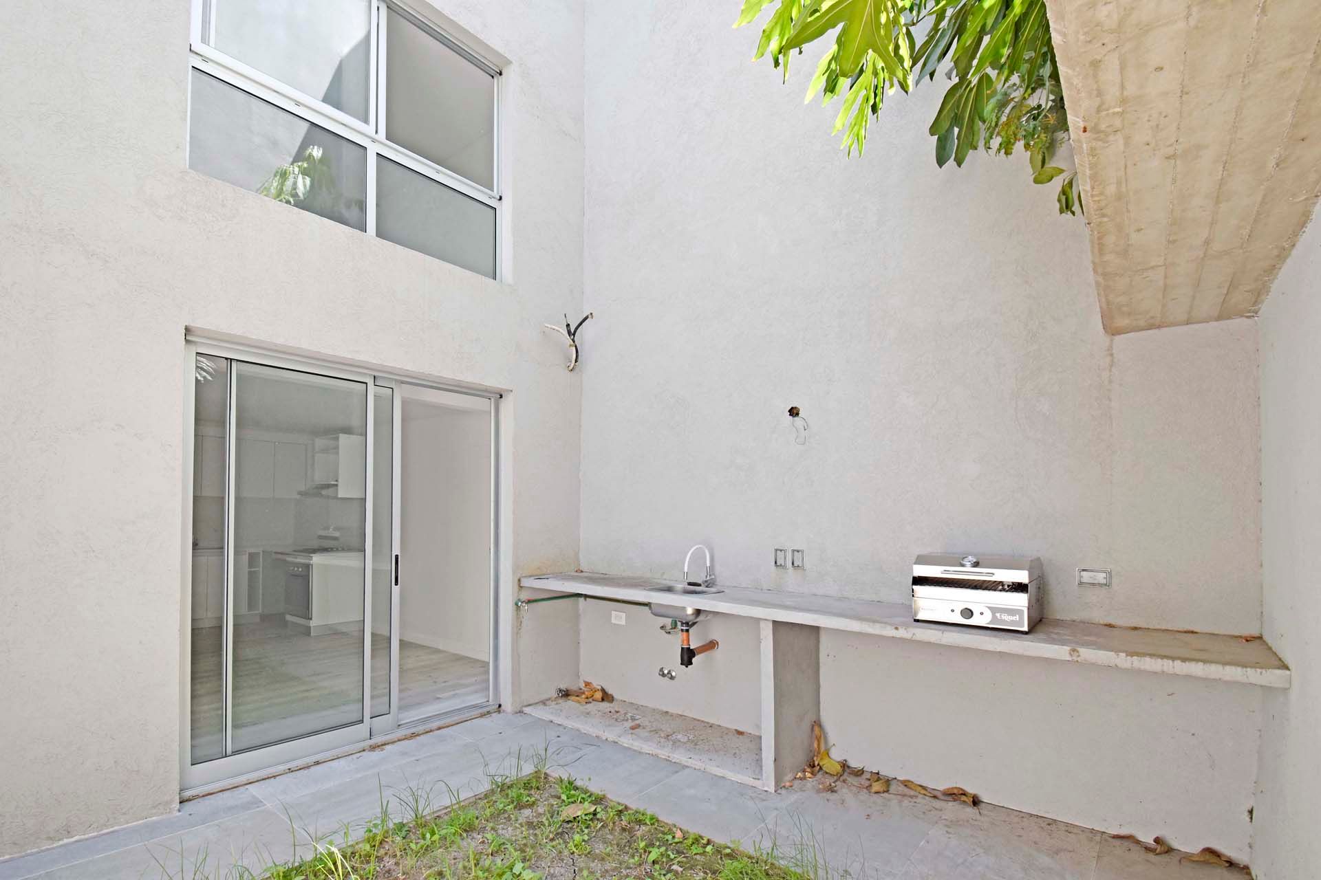Duplex con jardin propio y cochera
