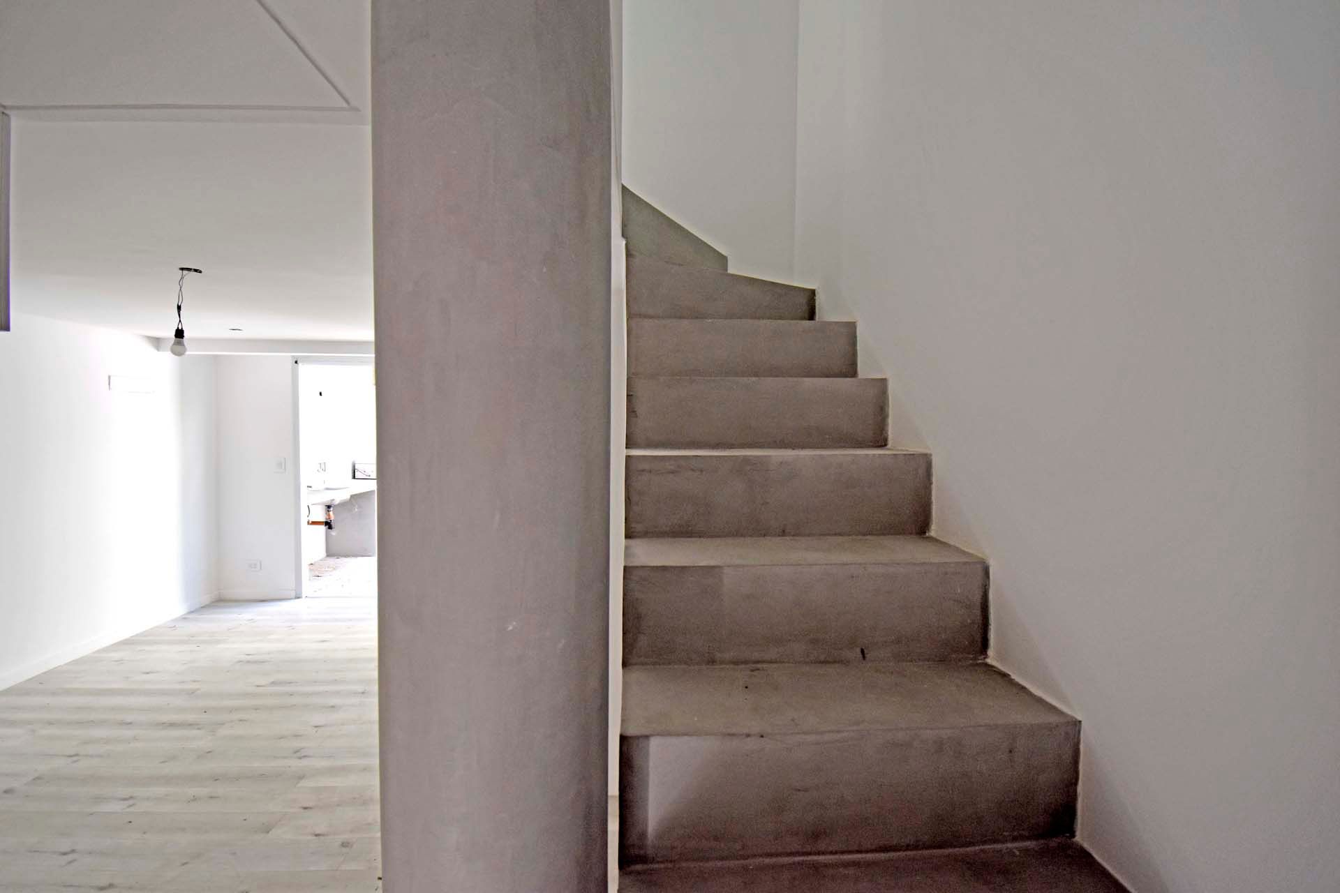 Duplex con jardin propio y cochera