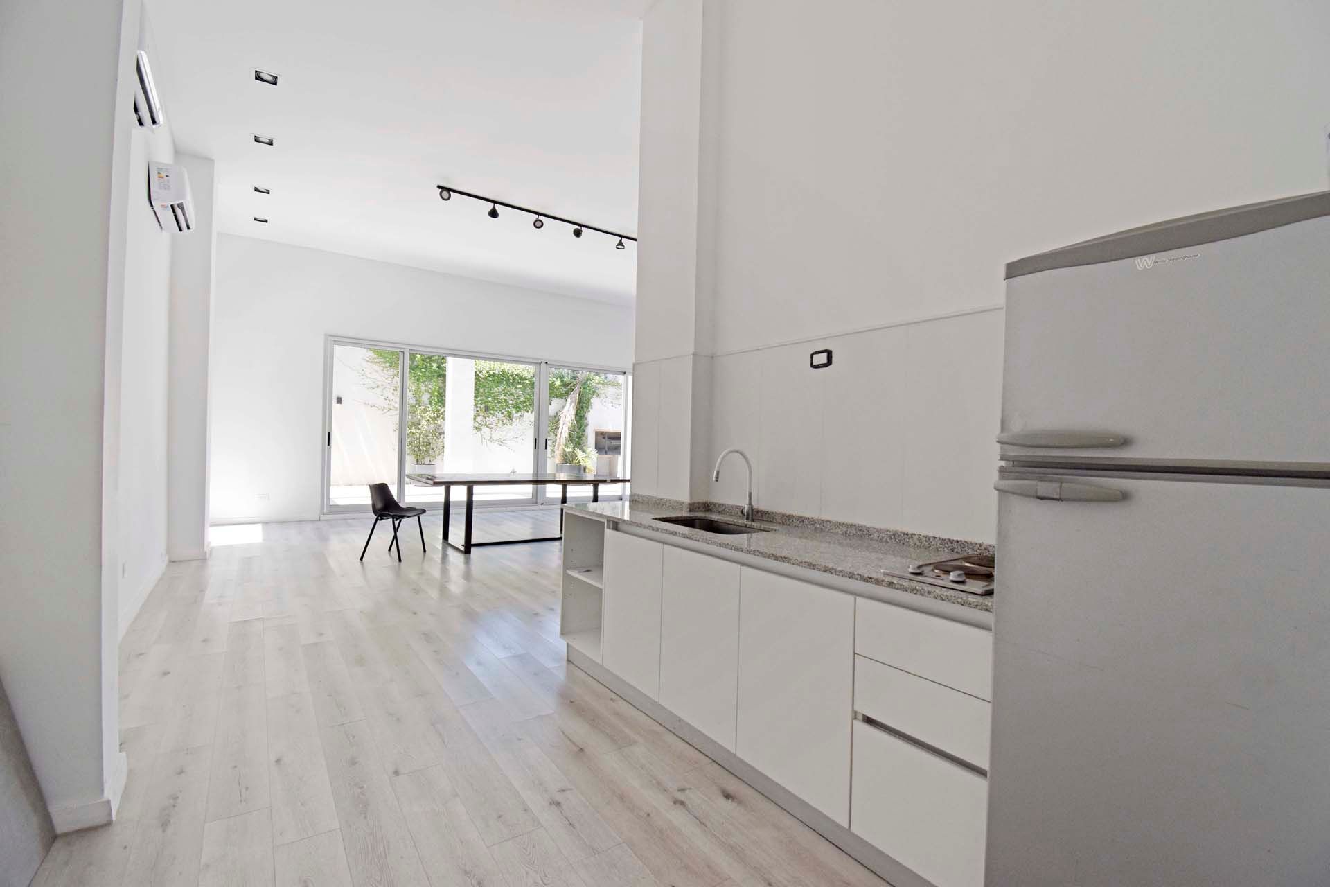 Duplex con jardin propio y cochera