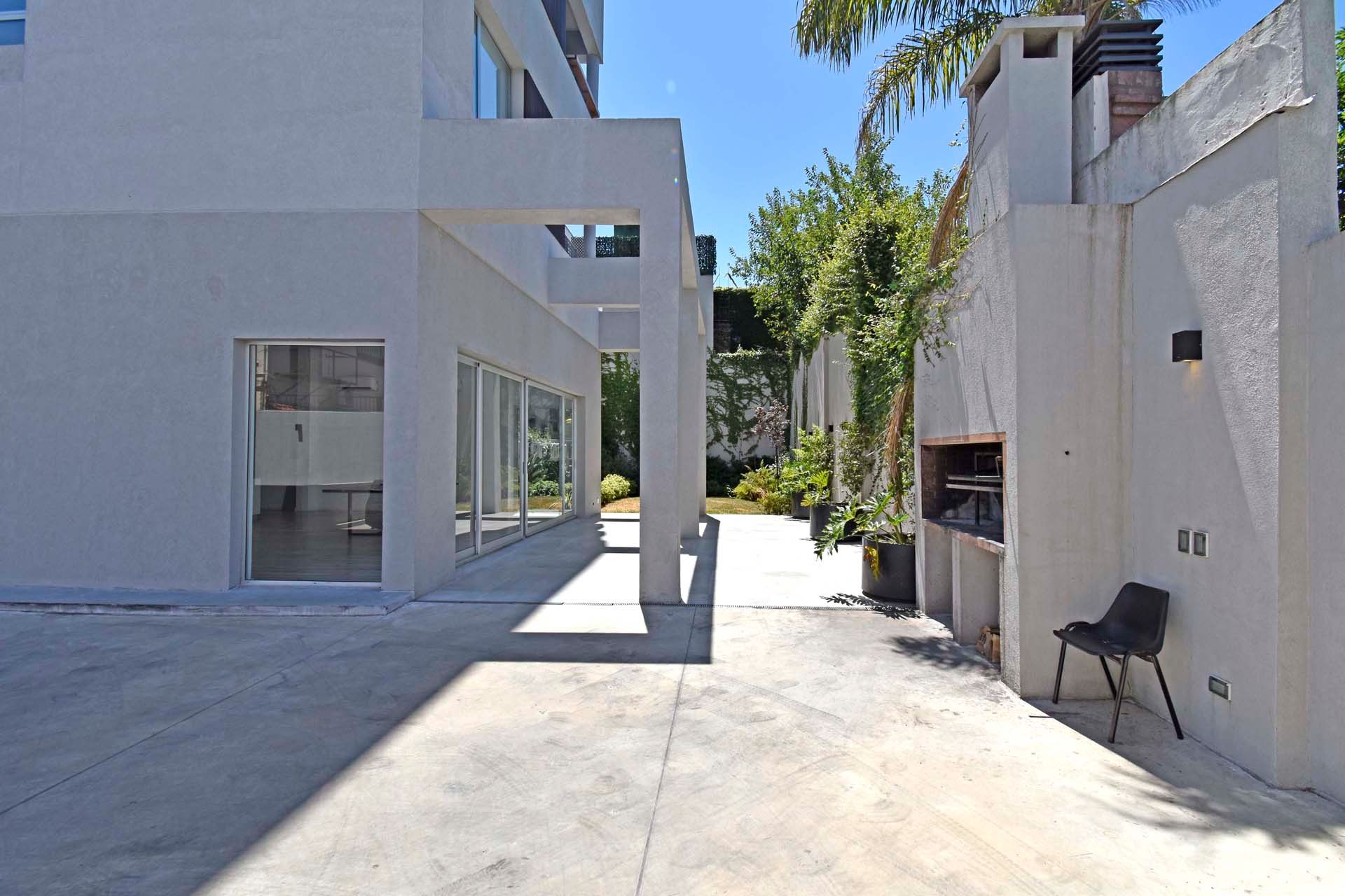 Duplex con jardin propio y cochera