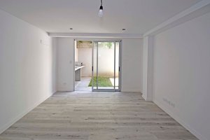 Dúplex con jardín y cochera cerca de Av. Maipú