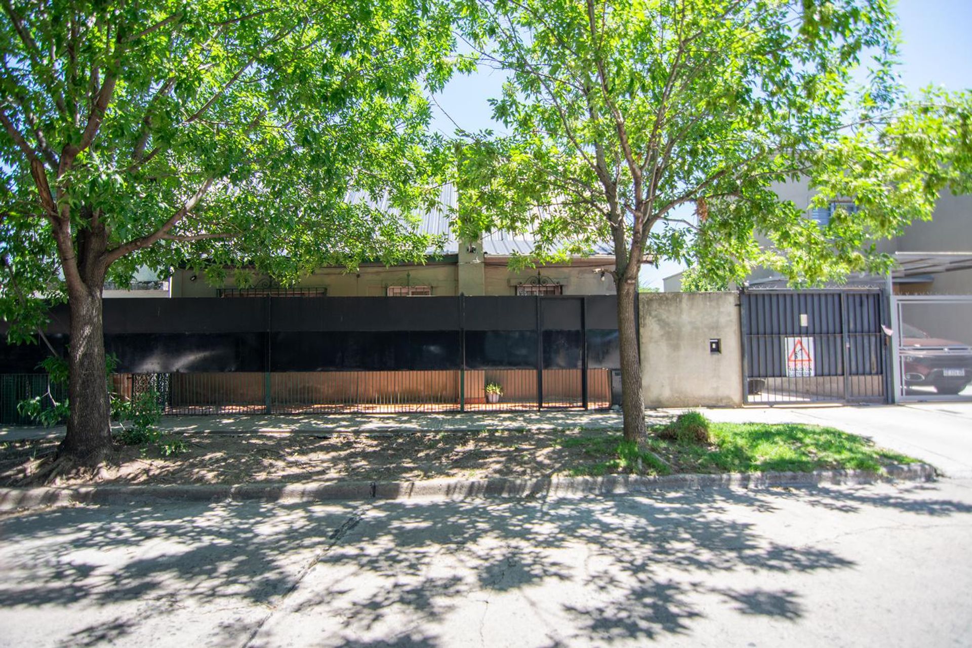 Casa 4 ambientes en venta Boulogne Jardín Cochera