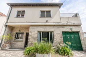 Venta casa 5 ambientes con Jardin ,beccar