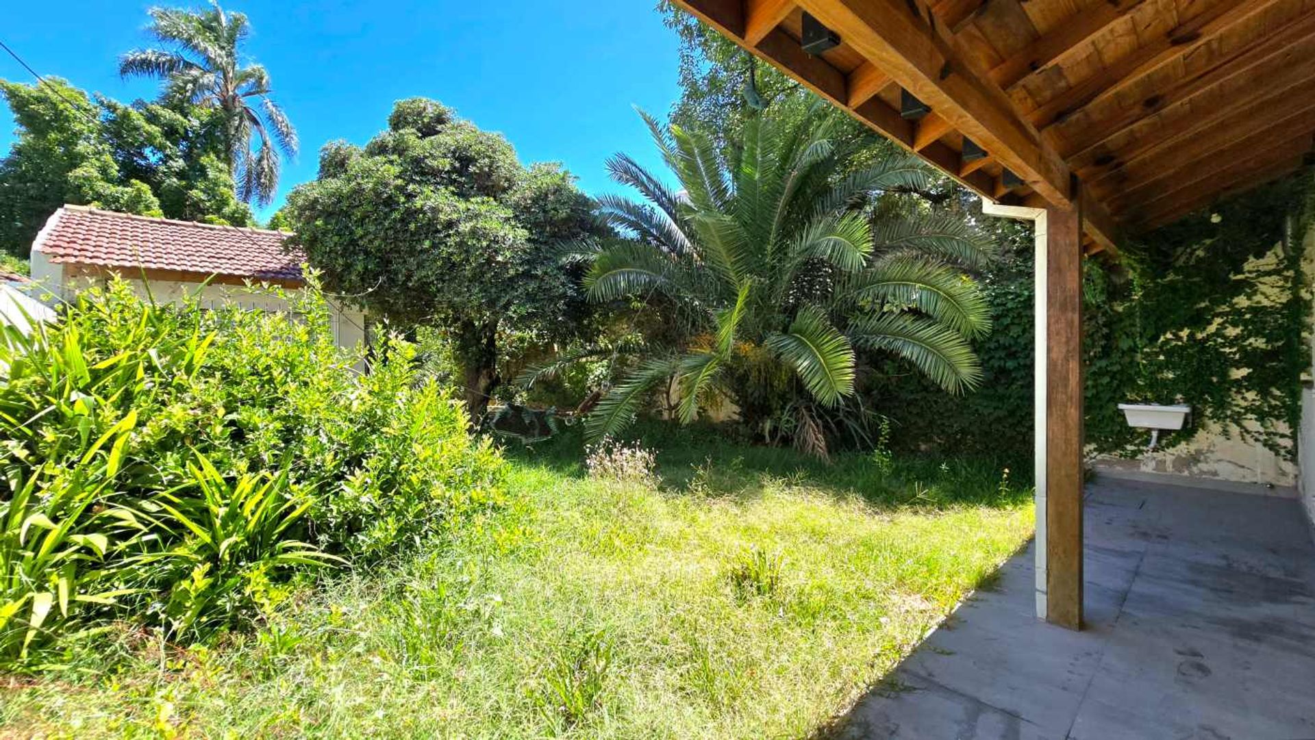 VENTA CASA 6 Amb. con cochera y jardín en FLORIDA