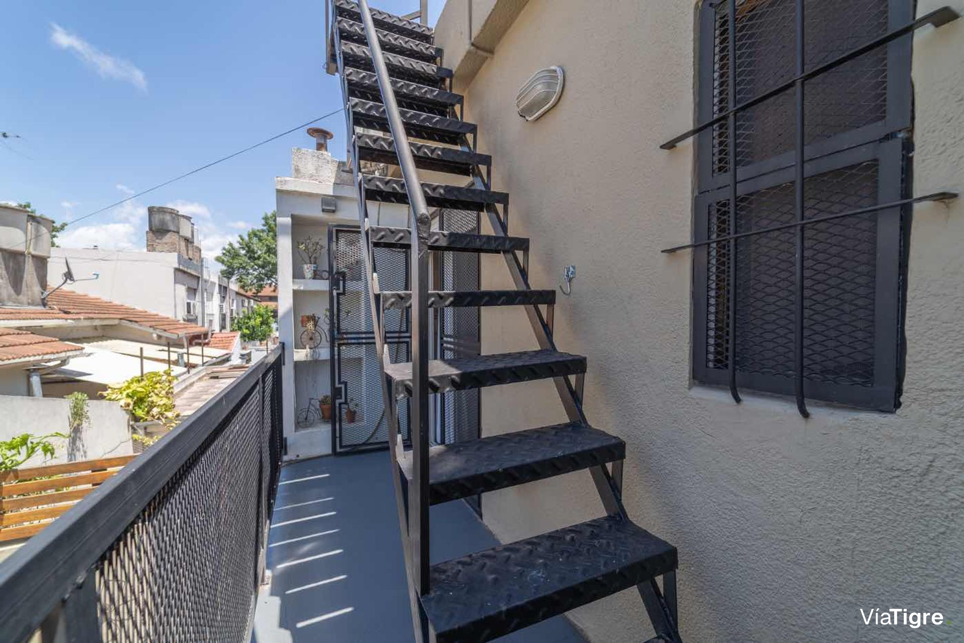 Venta Triplex 3 Ambientes Con Cochera Olivos