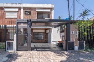 Venta Triplex 3 Ambientes Con Cochera Olivos
