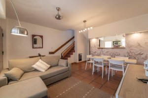 Venta Triplex 3 Ambientes Con Cochera Olivos