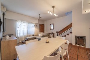 Venta Triplex 3 Ambientes Con Cochera Olivos