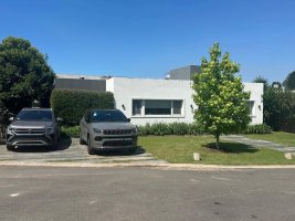 Venta Casa Alv De Benavidez 4 Amb, Pileta 1 Planta