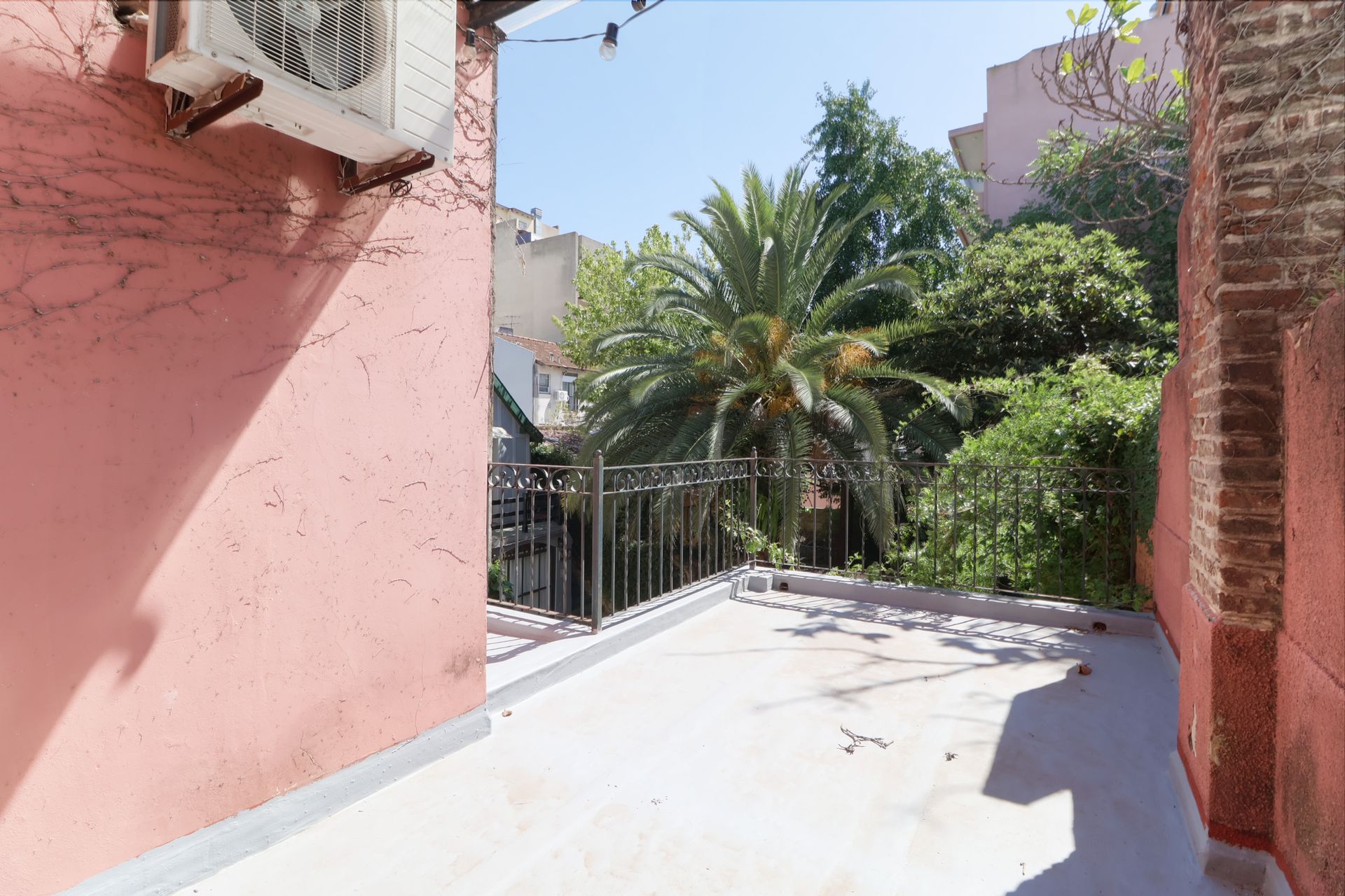 Casa 6 ambientes c/ Quincho y Jardin -San Fernando