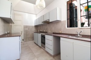 Casa 8 ambientes en San Fernando con jardín