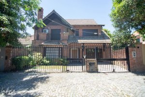 Casa en alquiler en Martínez vías a Libertador