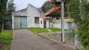 Sale of Double Lot in Carapachay Residential Area