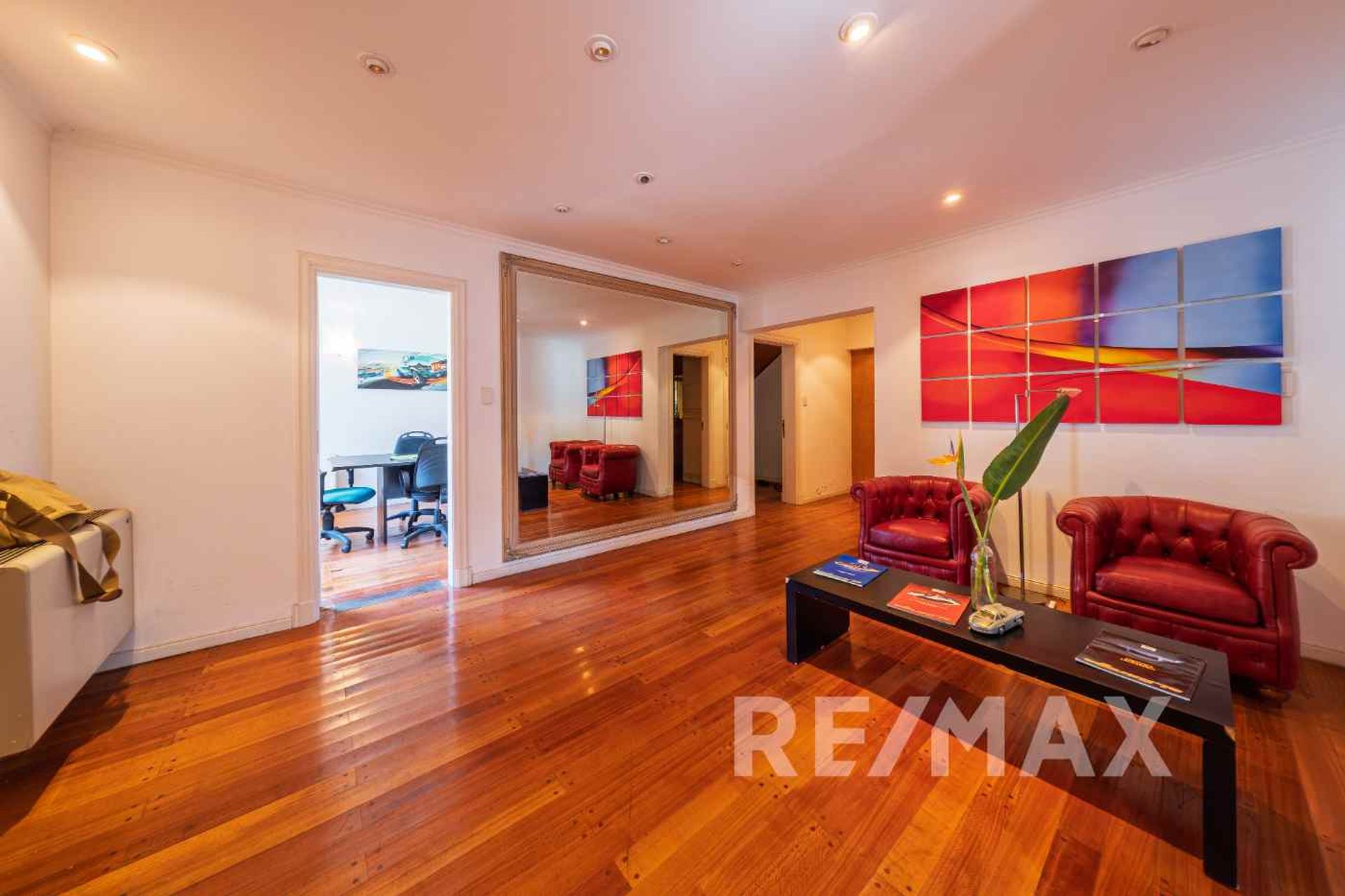 Venta casa ideal des. comercial Martínez 2350 M2