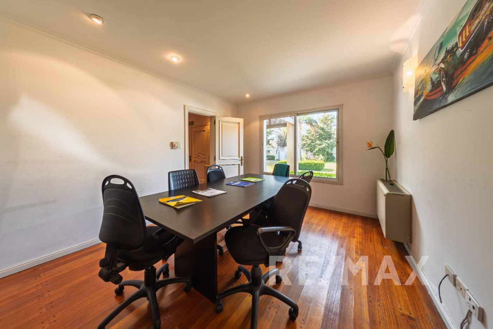 Venta casa ideal des. comercial Martínez 2350 M2