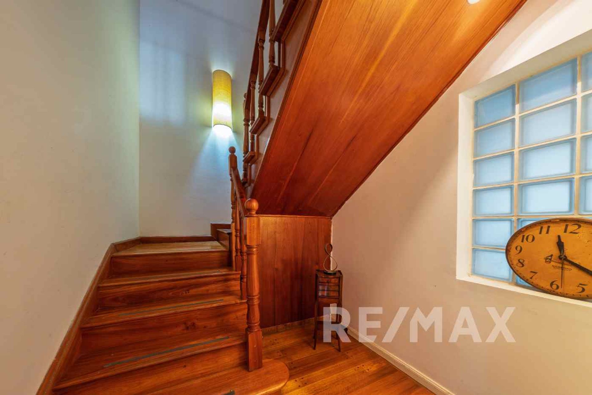 Venta casa ideal des. comercial Martínez 2350 M2
