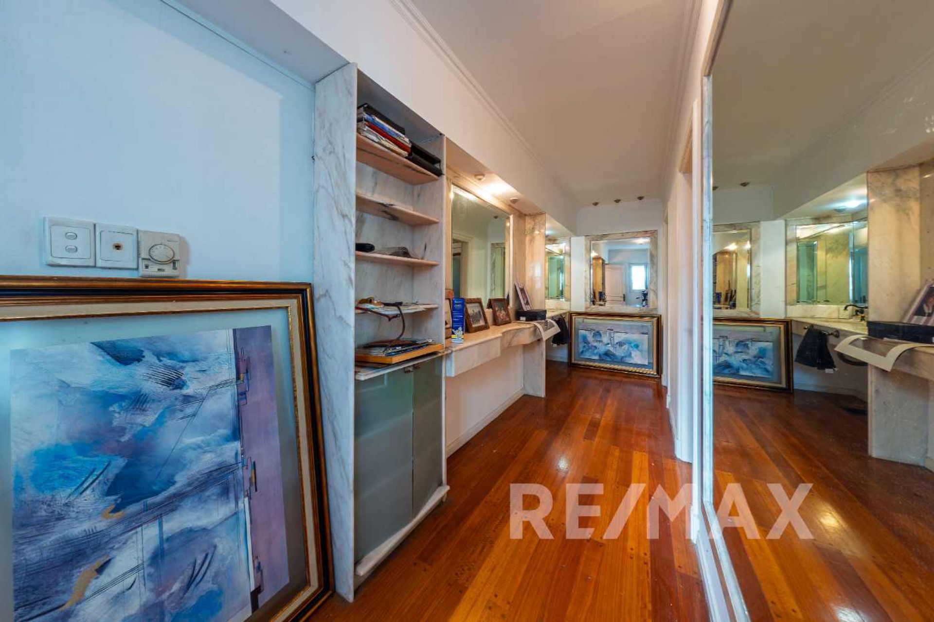 Venta casa ideal des. comercial Martínez 2350 M2