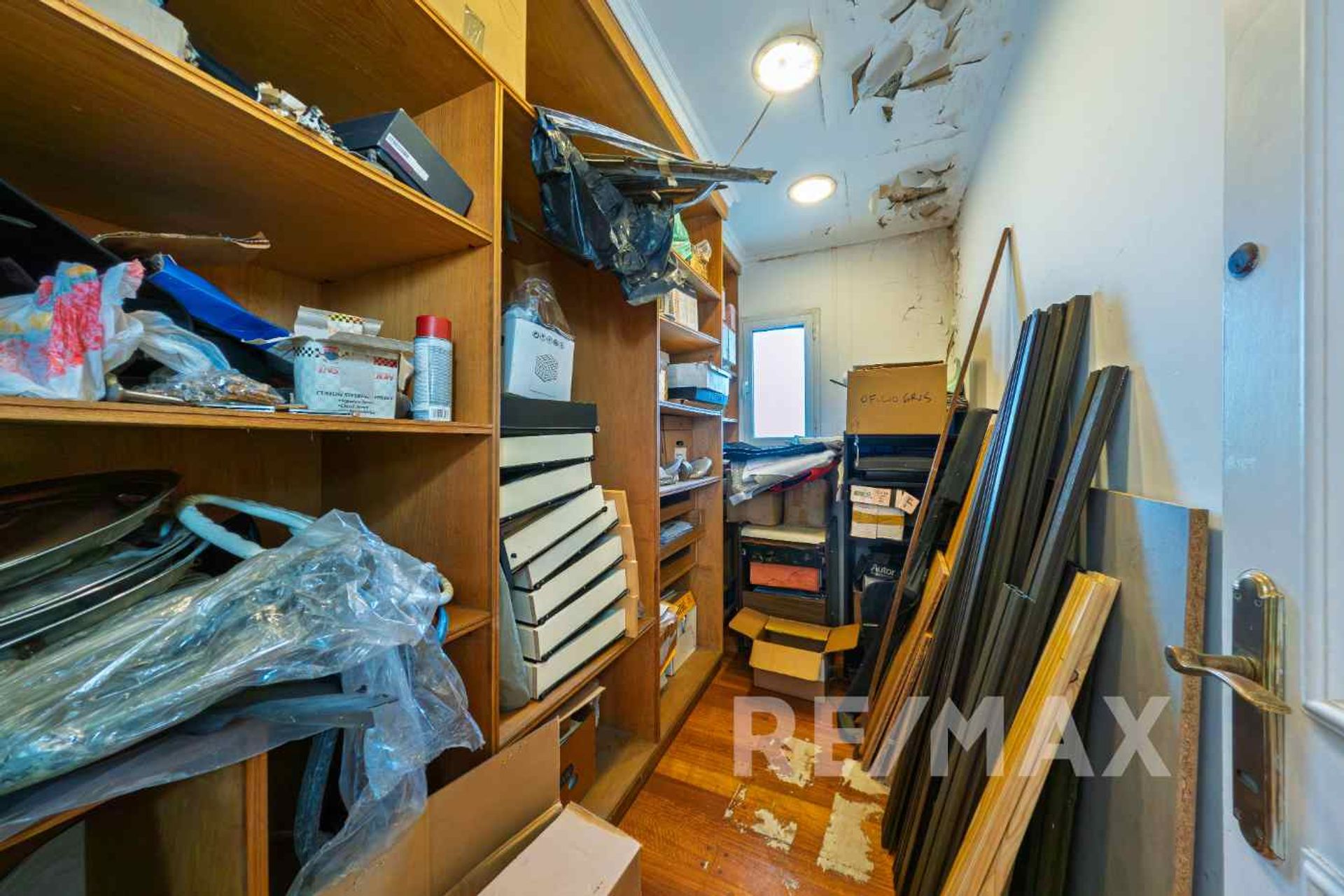 Venta casa ideal des. comercial Martínez 2350 M2
