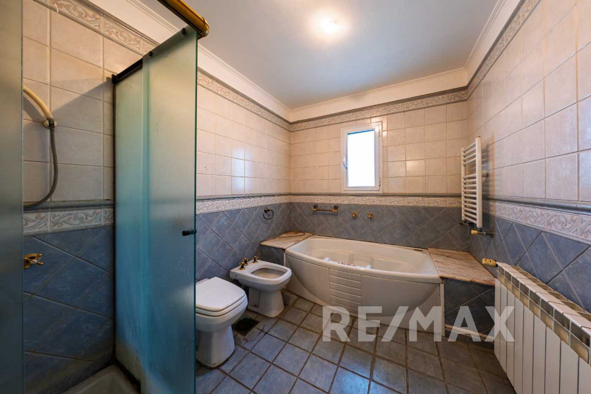 Venta casa ideal des. comercial Martínez 2350 M2