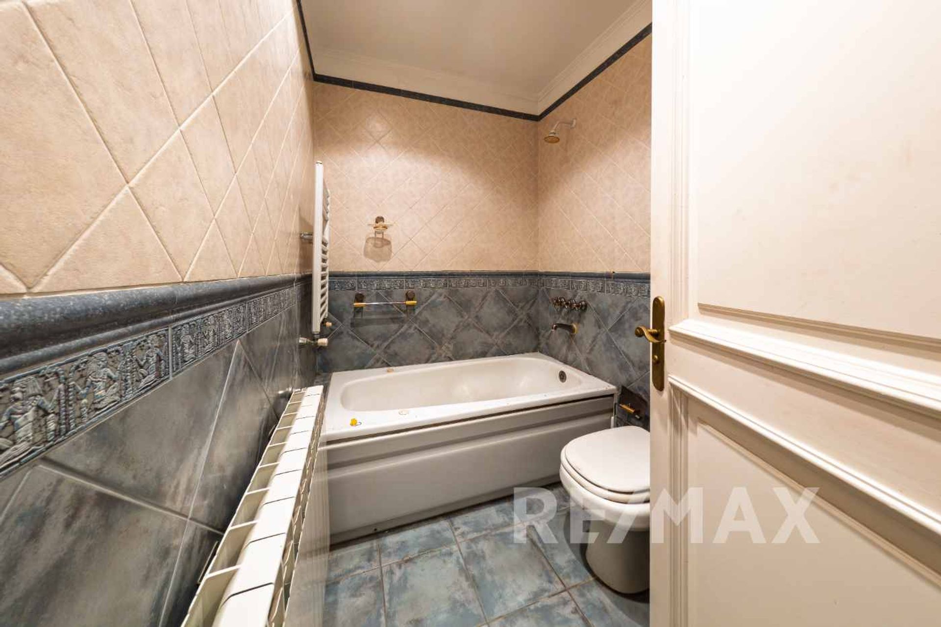 Venta casa ideal des. comercial Martínez 2350 M2