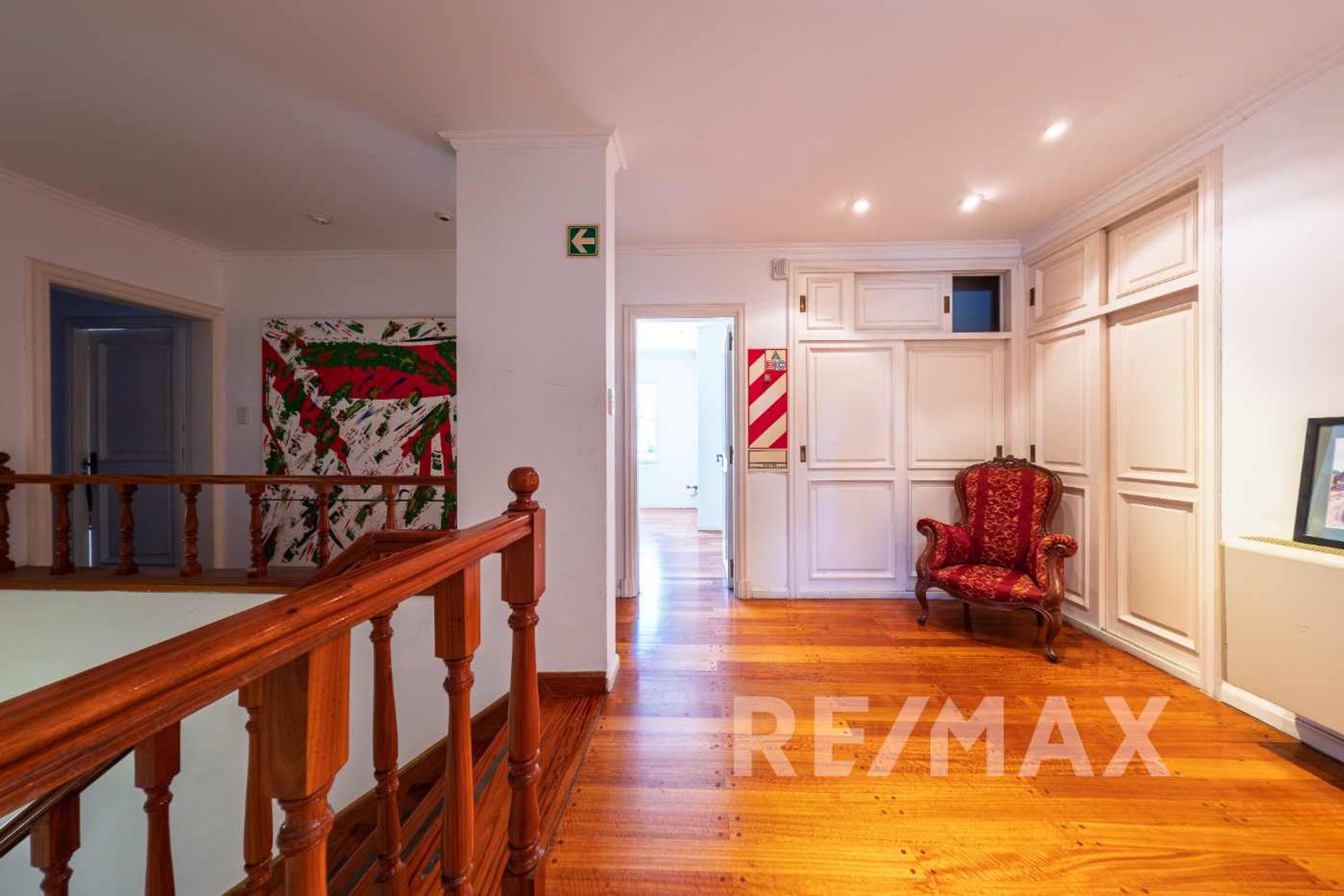 Venta casa ideal des. comercial Martínez 2350 M2