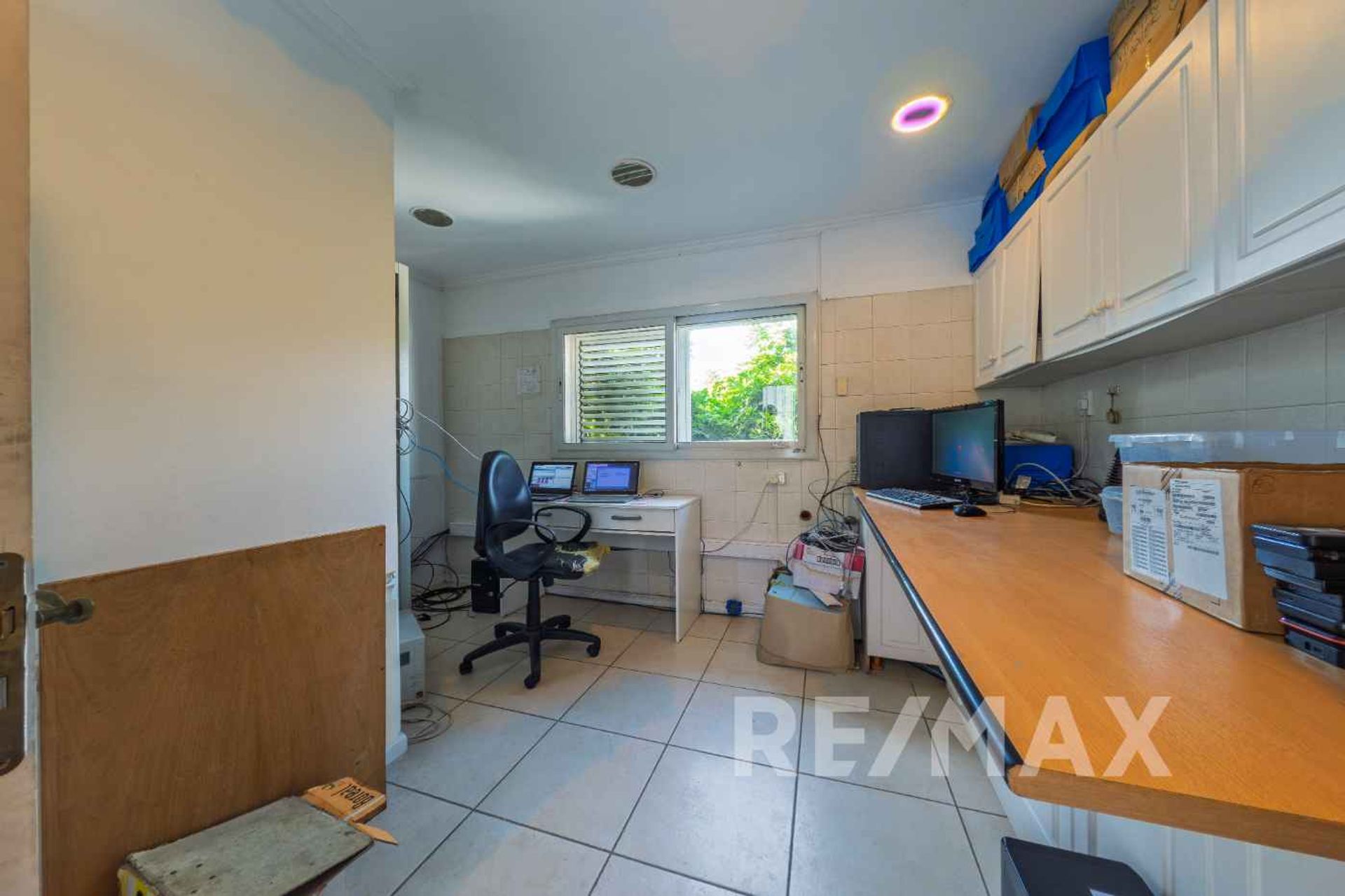 Venta casa ideal des. comercial Martínez 2350 M2