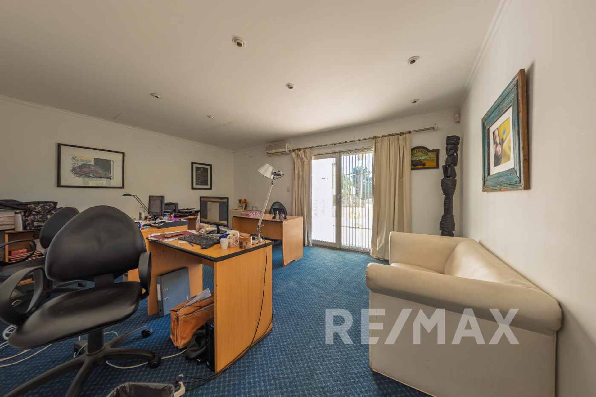 Venta casa ideal des. comercial Martínez 2350 M2