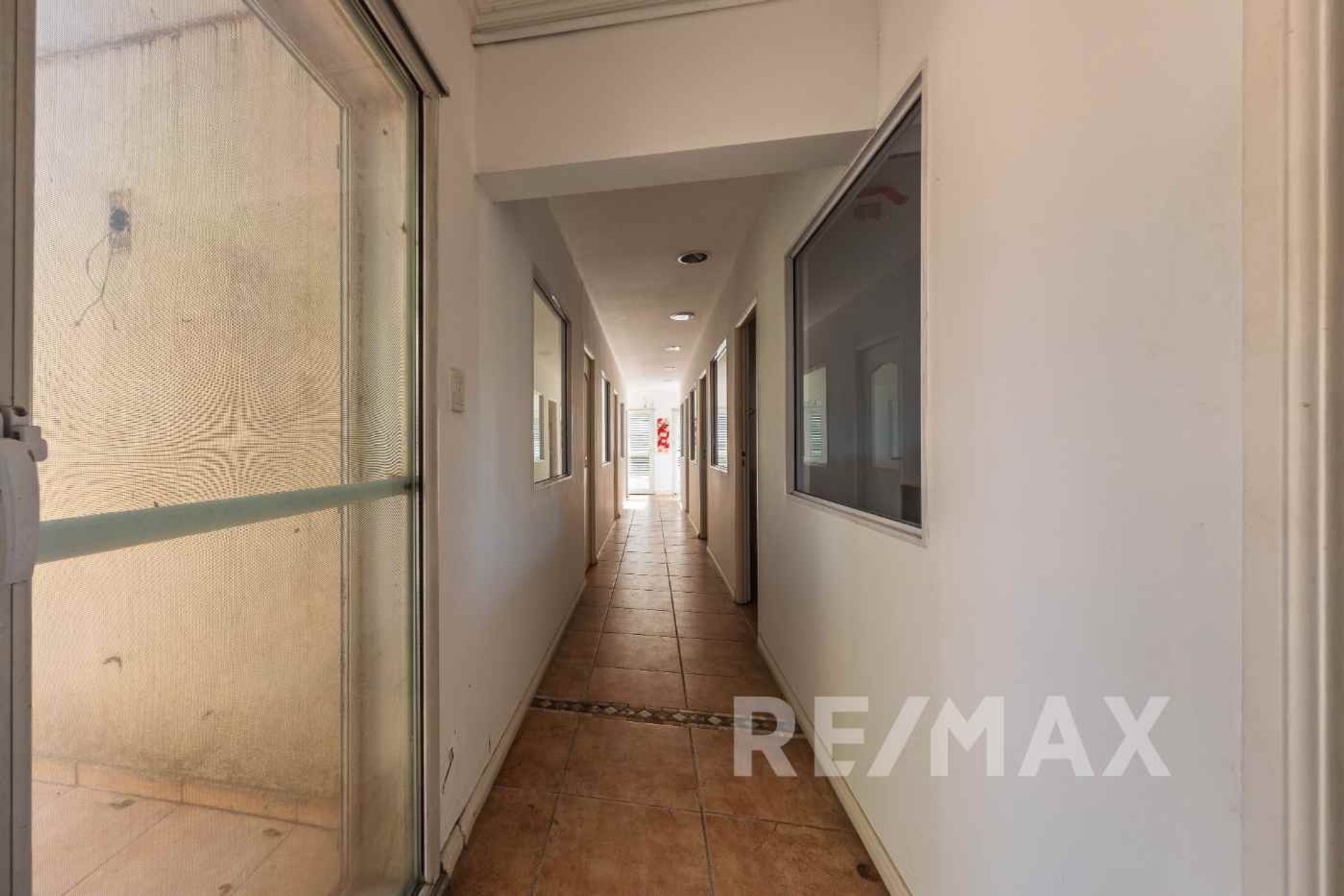 Venta casa ideal des. comercial Martínez 2350 M2