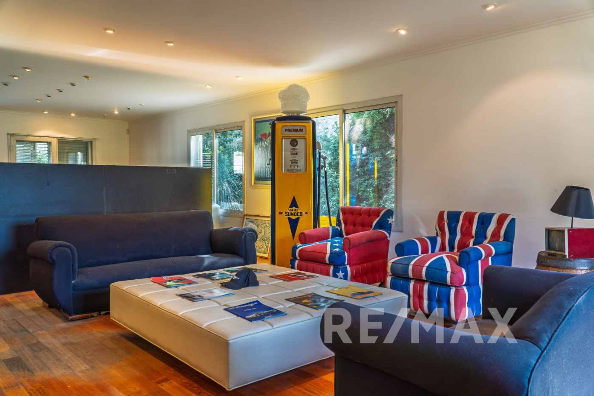 Venta casa ideal des. comercial Martínez 2350 M2