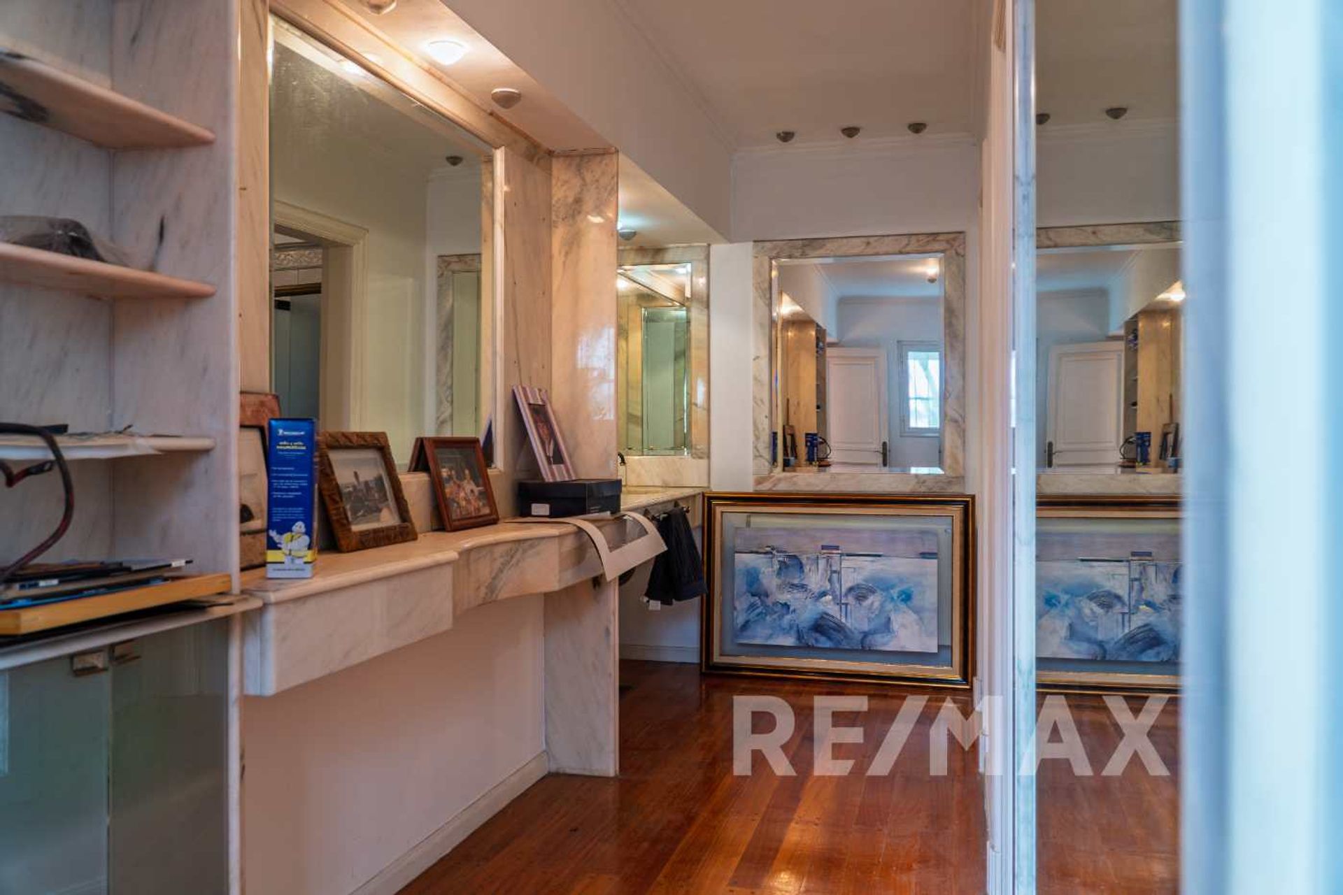 Venta casa ideal des. comercial Martínez 2350 M2