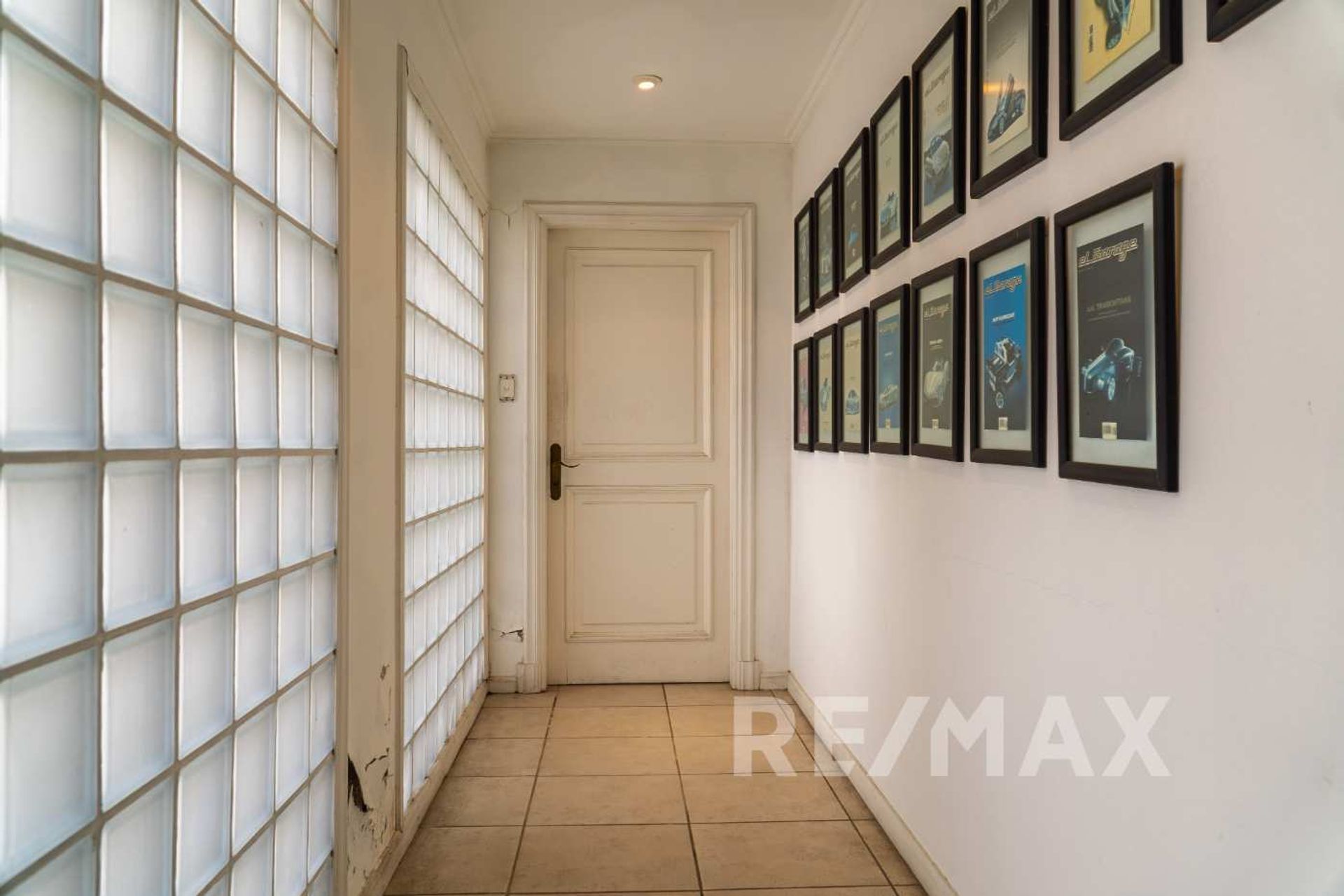 Venta casa ideal des. comercial Martínez 2350 M2