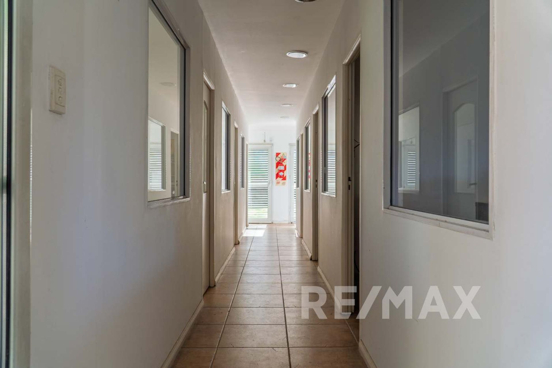 Venta casa ideal des. comercial Martínez 2350 M2